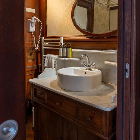 Chateau Du Colombier 4*
