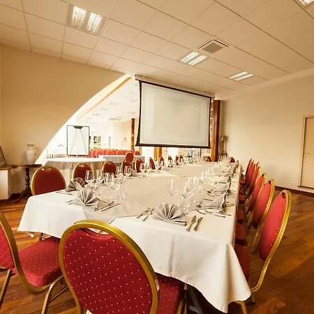 Hotel Chateau Du Colombier 4*